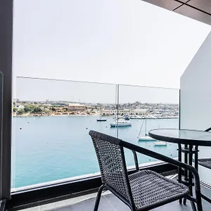 https://the-londoner-hotel-sliema.qawrahotelsmalta.org